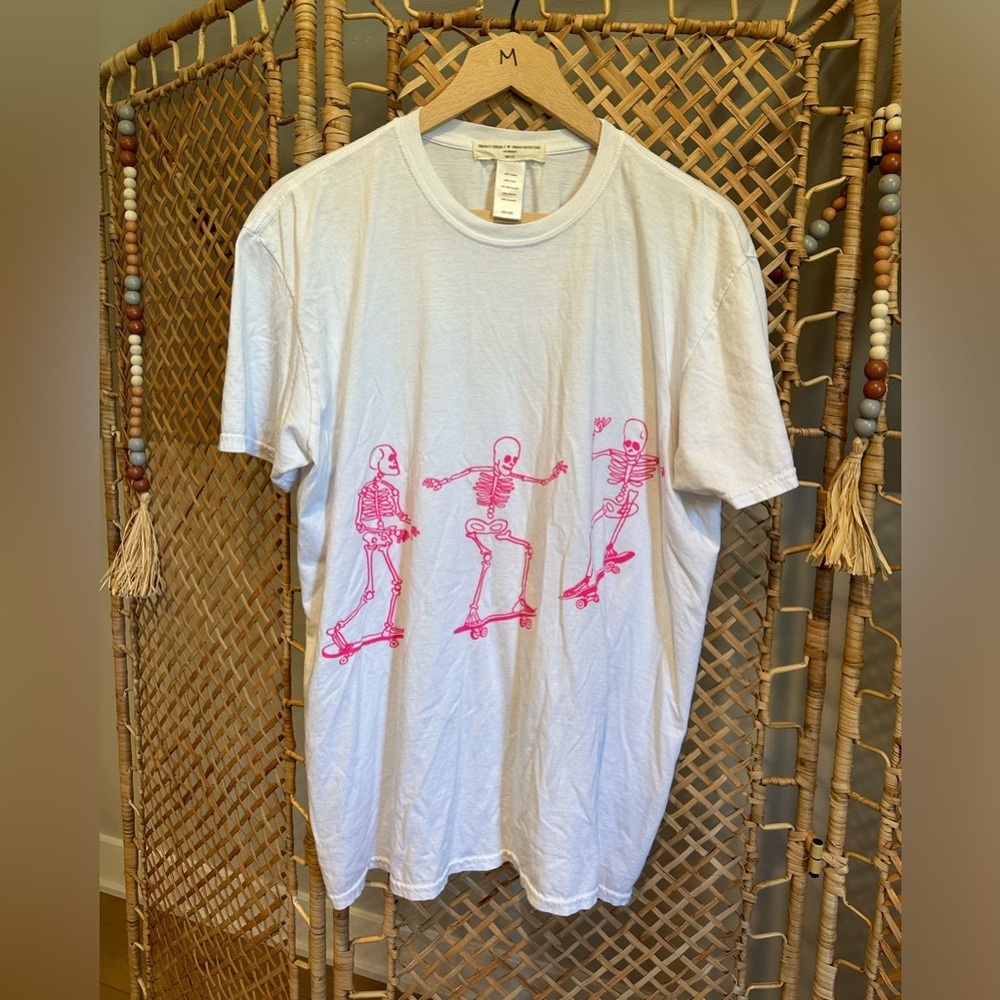 Urban Outfitters Skelton skating one sized tee